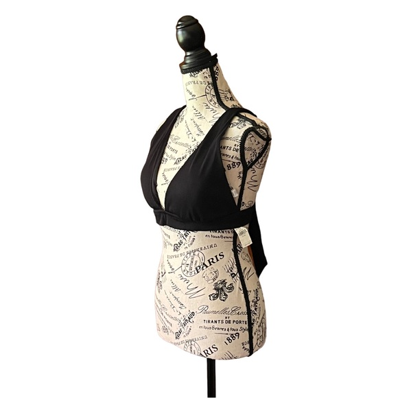 Elegant Black Bikini Set - Picture 4 of 11